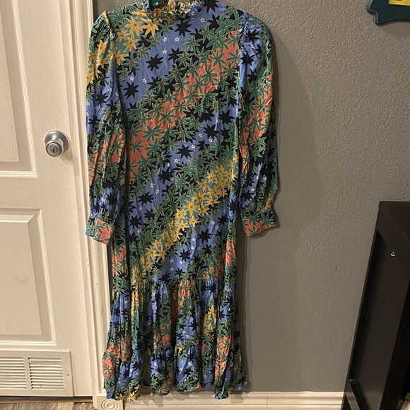 Never fully dressed small/2 - Picture 1 of 4